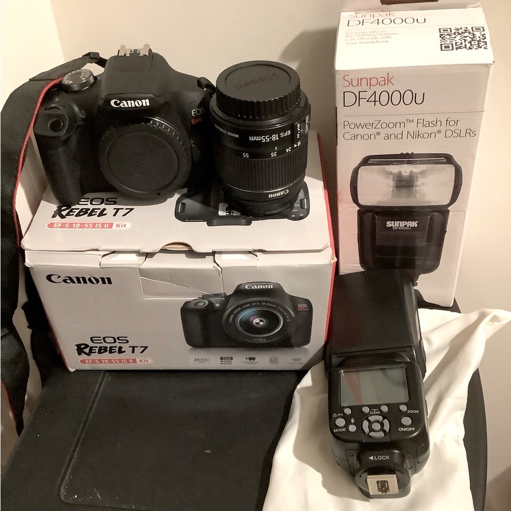 Canon EOS T7 & Sunpak Flash
